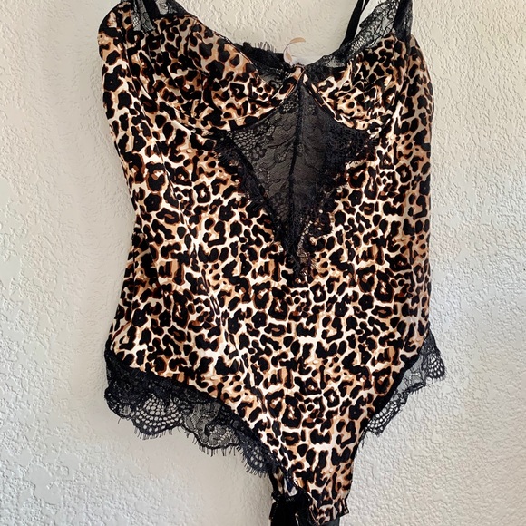 ✨ SOLD Cheetah Lace Bodysuit - Picture 3 of 6